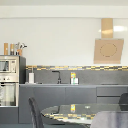 Nero Apartment